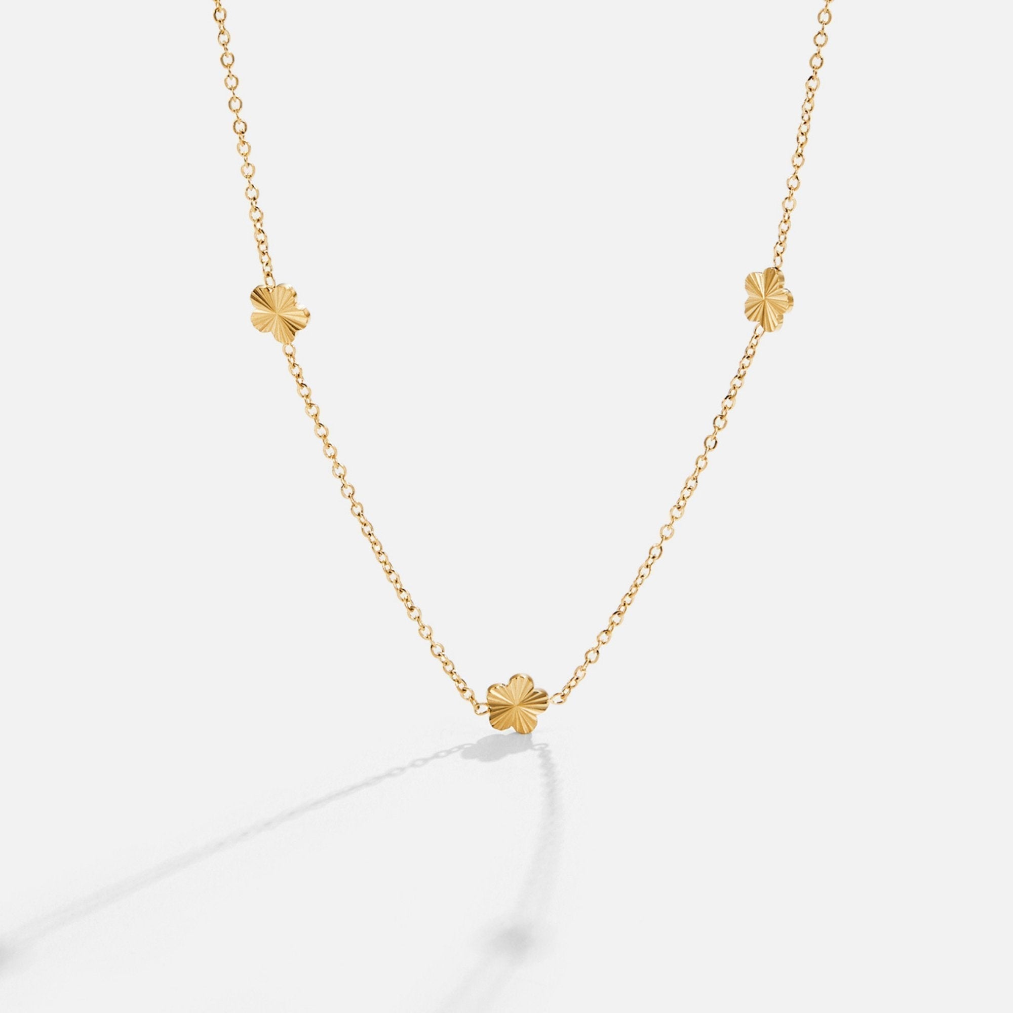 Ketting met gouden bloemen
